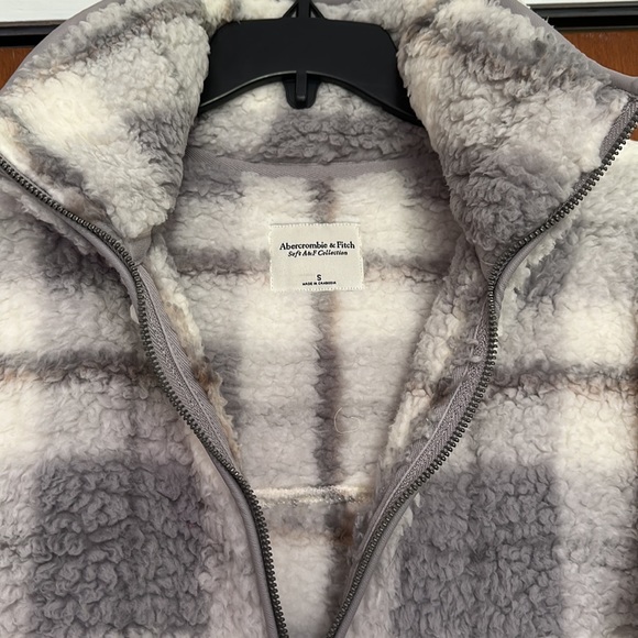 Sherpa Half-Zip Elevated Trim Sweatshirt - Picture 3 of 8